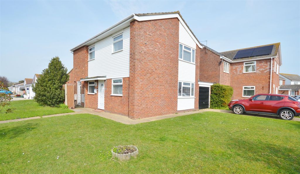 Property photo 1 of 21 Outside - Front