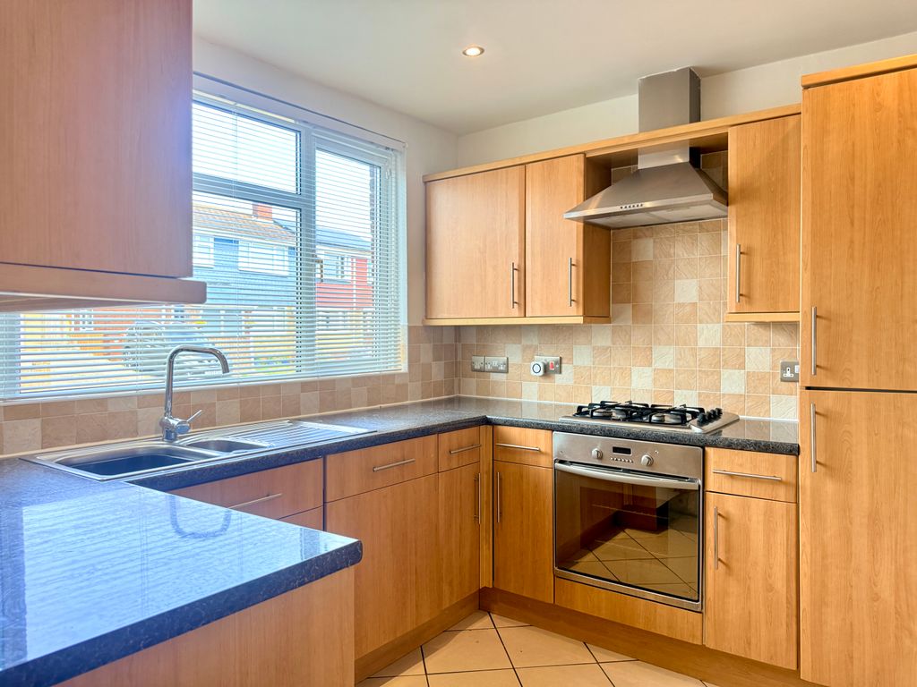 Property photo 2 of 16 Kitchen