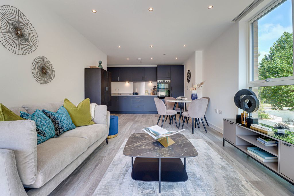 Property photo 1 of 7 Show Home