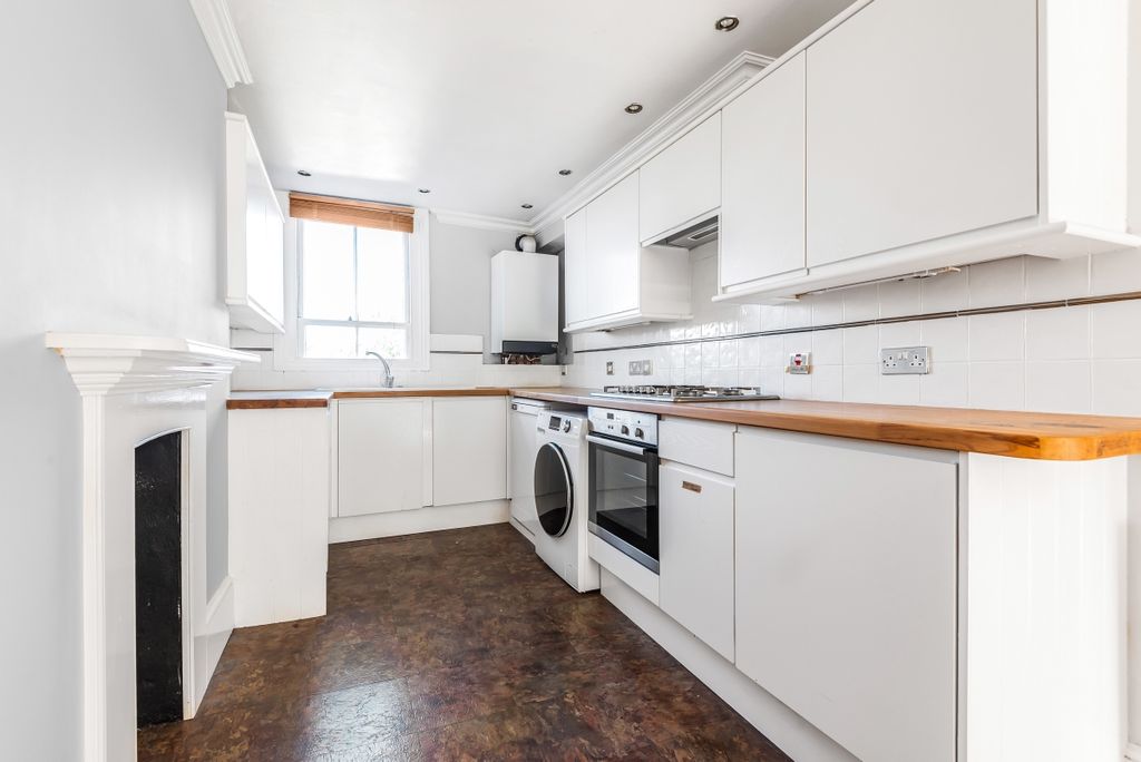 Property photo 3 of 6 Kingston Hill (5)