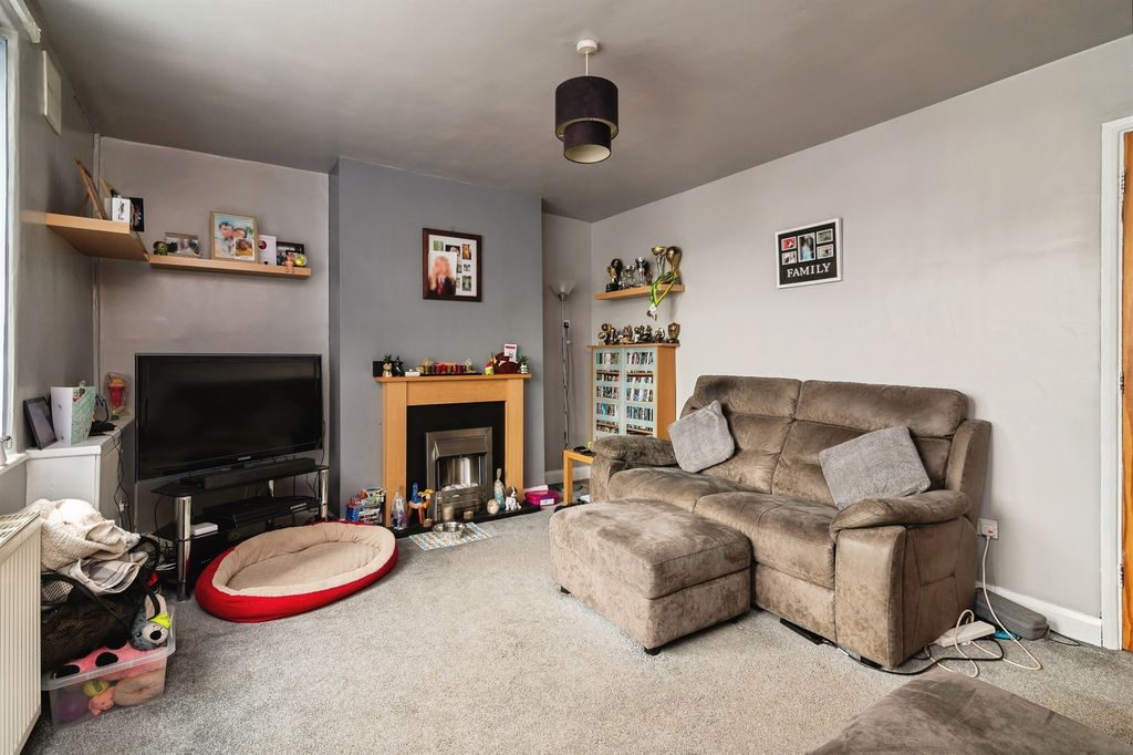 Property photo 2 of 17