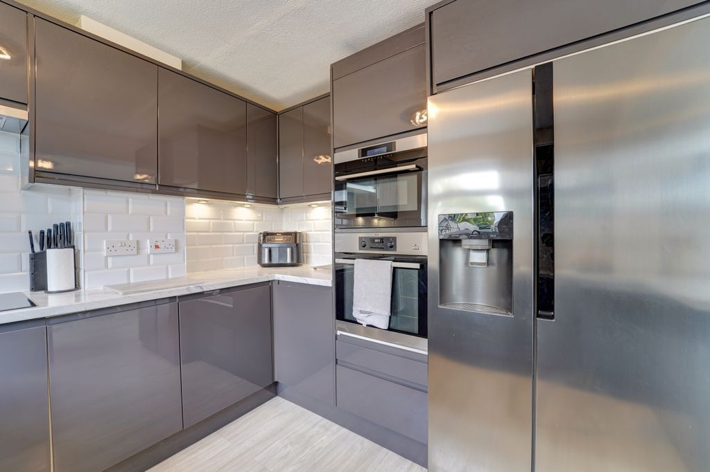 Property photo 2 of 28 Kitchen Shot 4