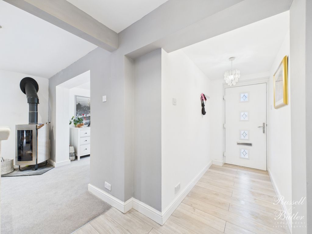 Property photo 2 of 26 Cam01995G0-Pr0401-Still010