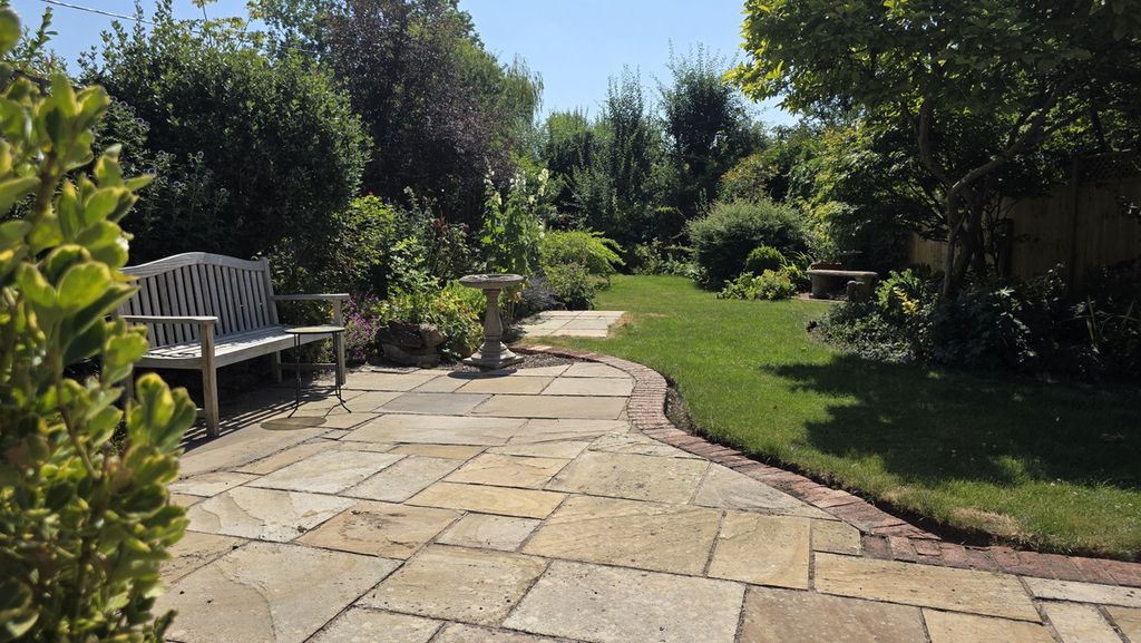 Property photo 2 of 33