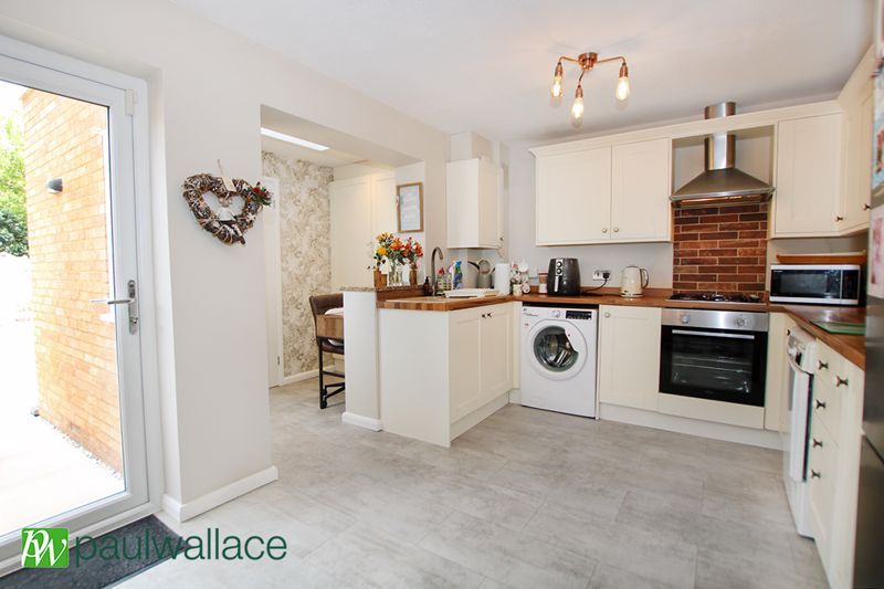 Property photo 3 of 14 Kitchen