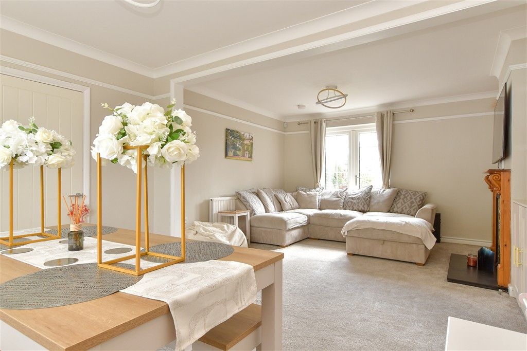 Property photo 3 of 9 Dining Area