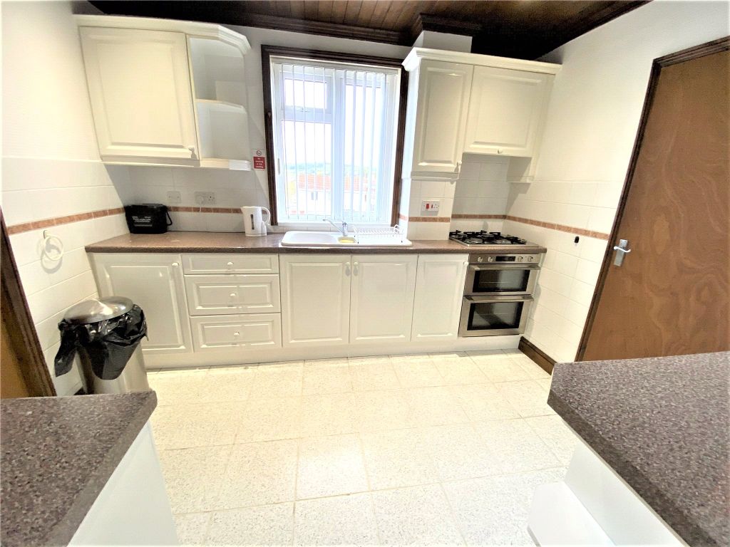 Property photo 3 of 12 Kitchen