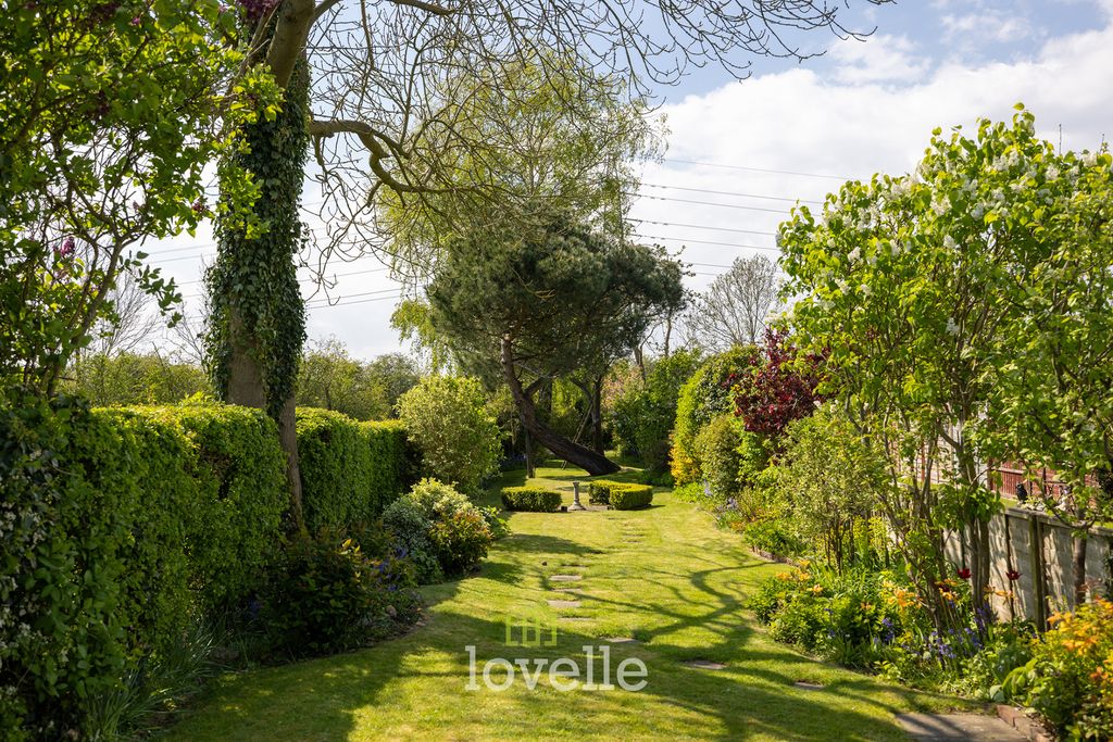 Property photo 2 of 51