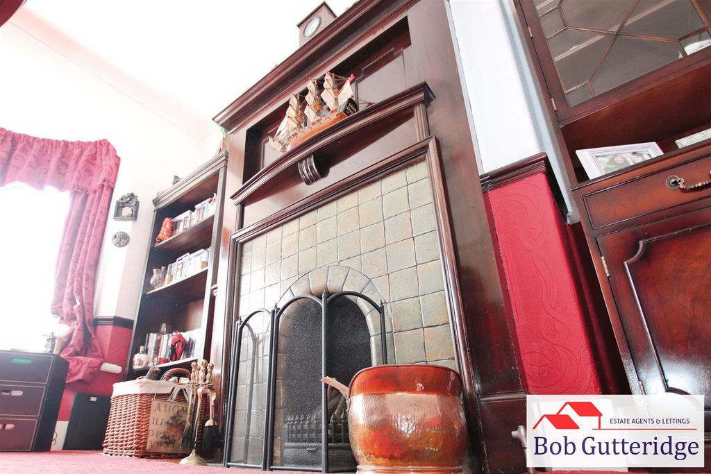 Property photo 3 of 32 Bay Fronted Dining Room