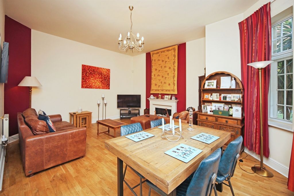 Property photo 1 of 21