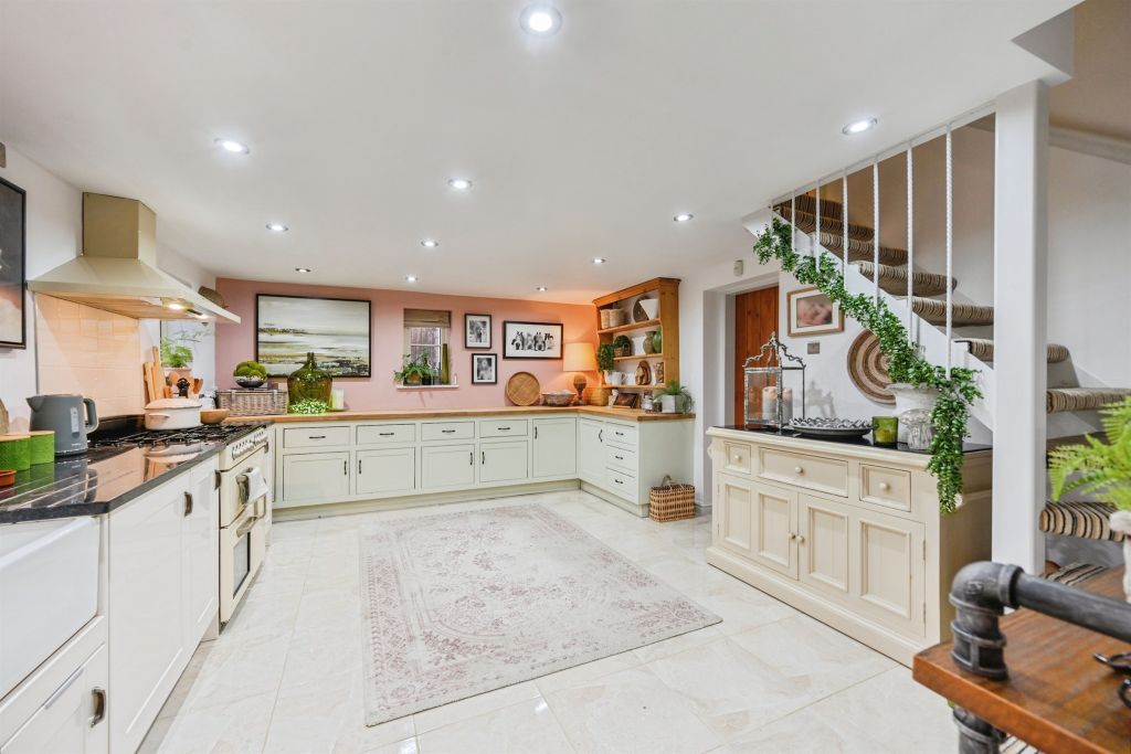 Property photo 2 of 35