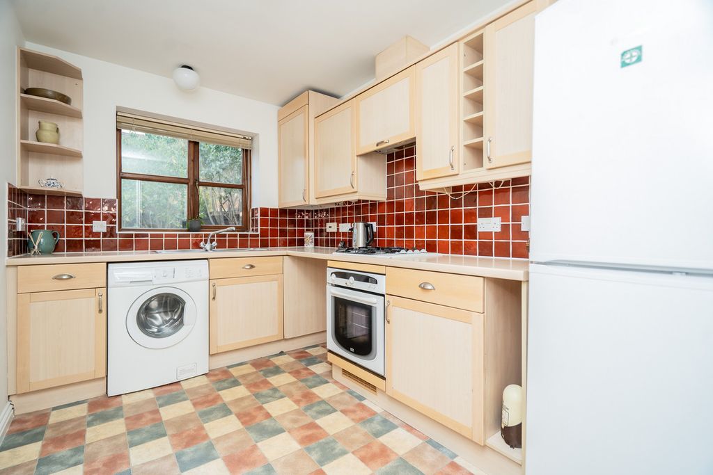 Property photo 3 of 11