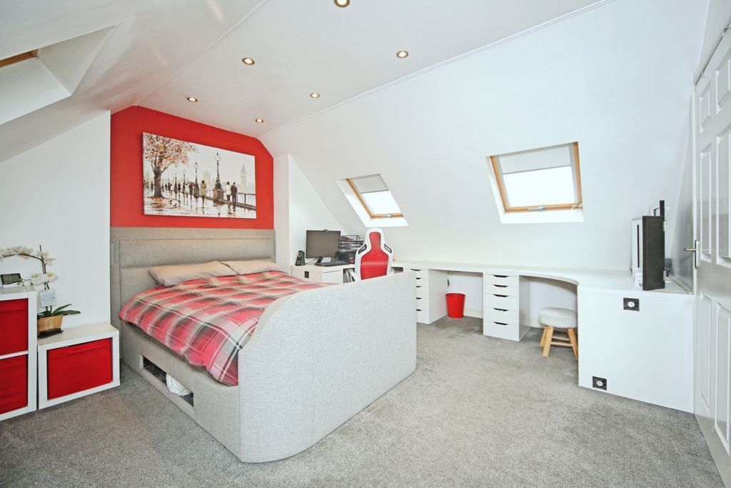 Property photo 3 of 18 Bedroom One