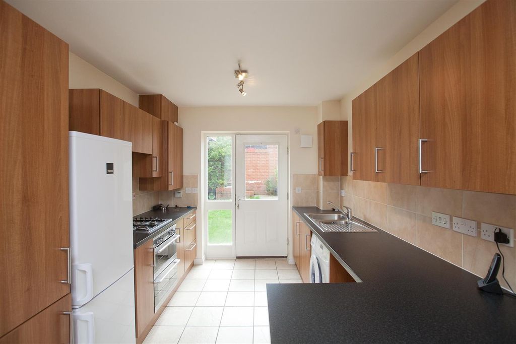 Property photo 3 of 18 Kitchen