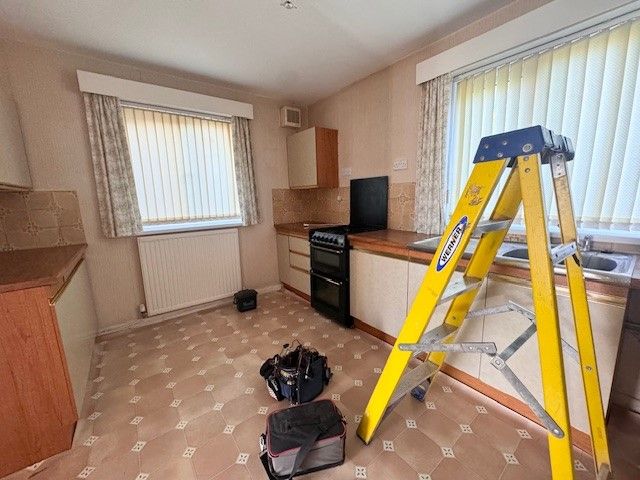 Property photo 3 of 7 Kitchen