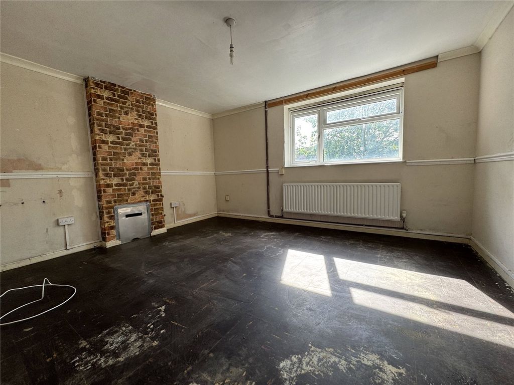 Property photo 3 of 6 Picture No. 02