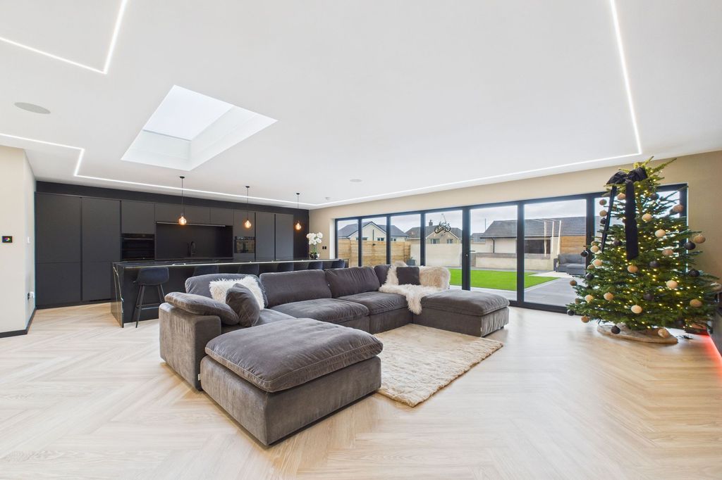 Property photo 3 of 46