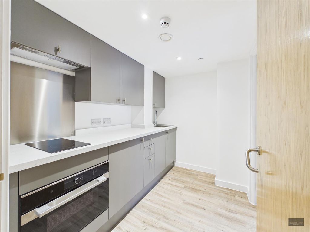Property photo 3 of 12 Cam02887G0-Pr0670-Still007.Jpg