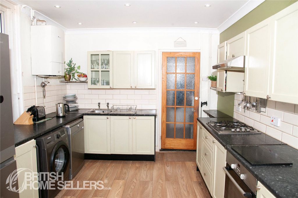 Property photo 3 of 27 Picture No. 04