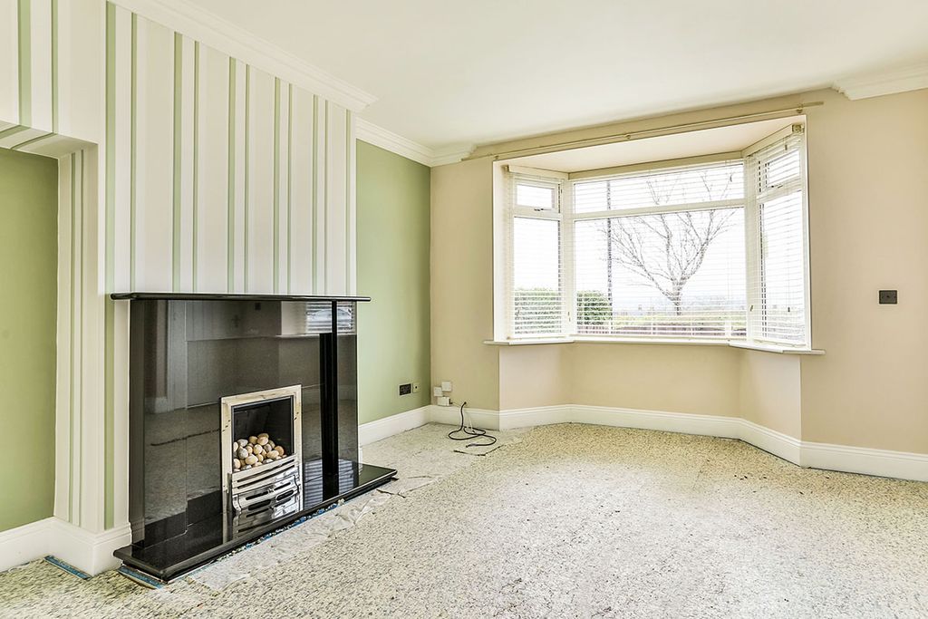 Property photo 3 of 9 Main Page