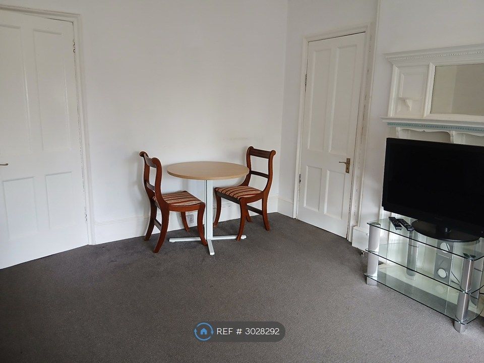 Property photo 3 of 10 Living Room