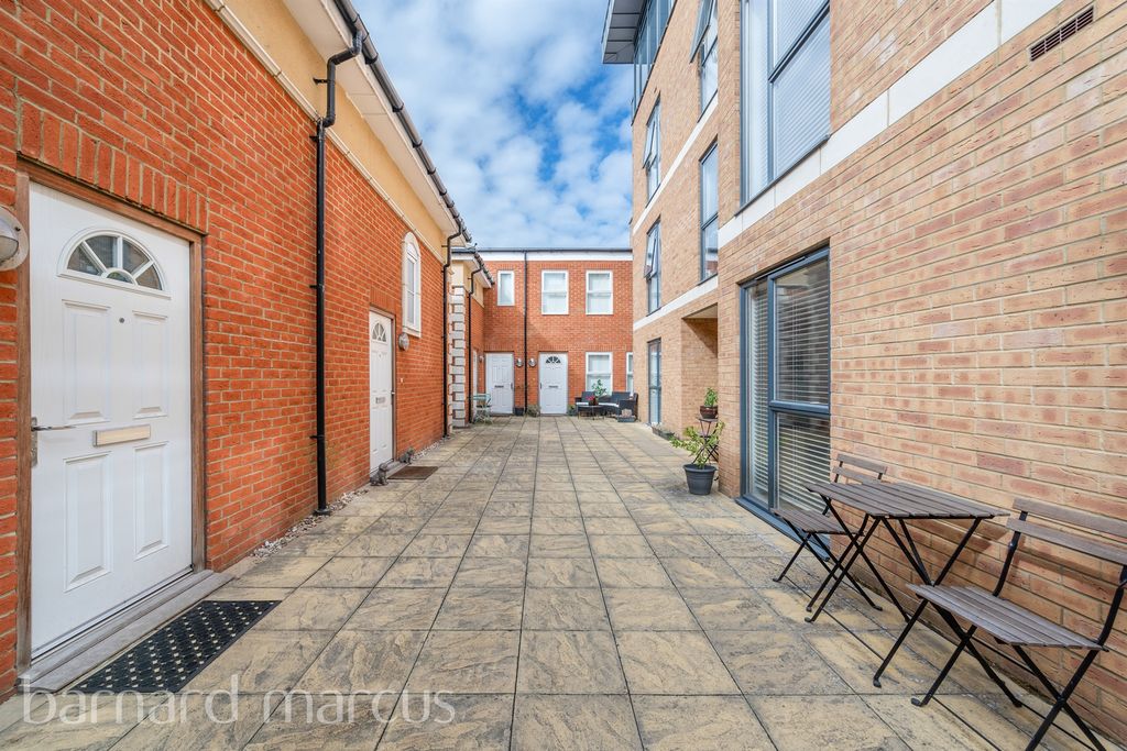 Property photo 2 of 9