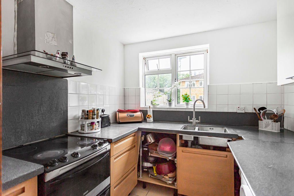Property photo 3 of 14 Kitchen