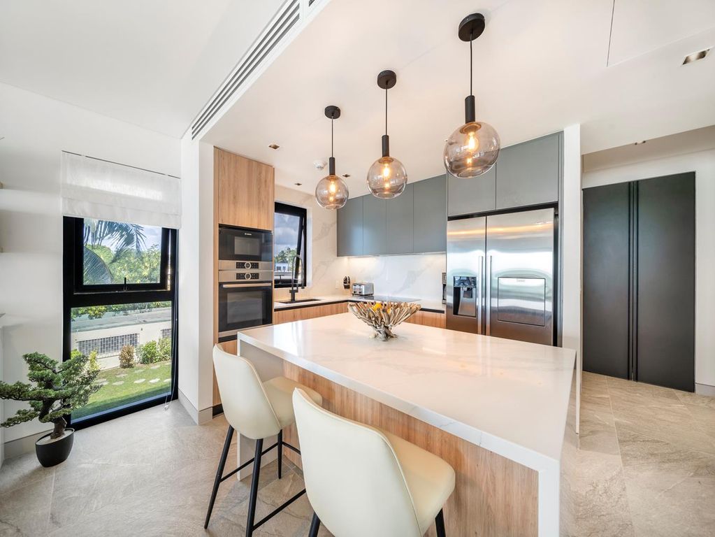 Property photo 2 of 13 Image