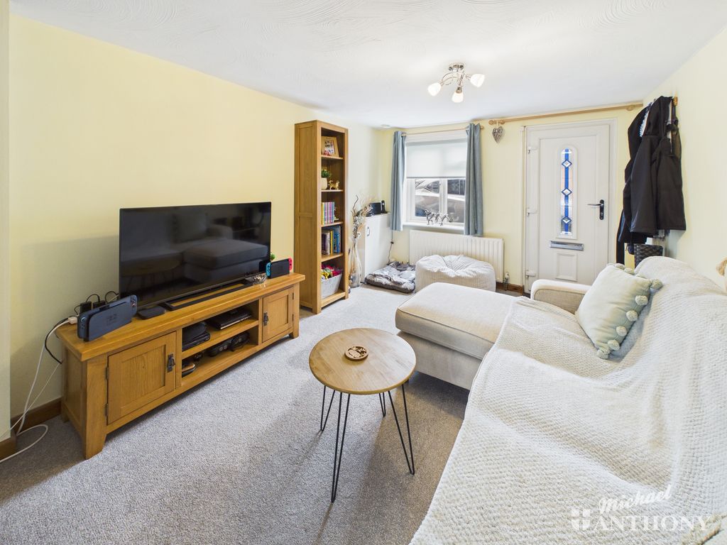 Property photo 3 of 12 Cam02773G0-Pr0416-Still001