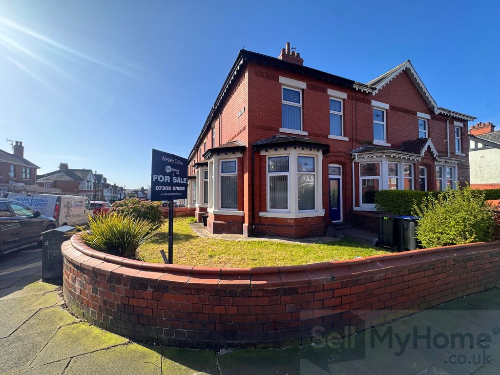 Property photo 1 of 17 External