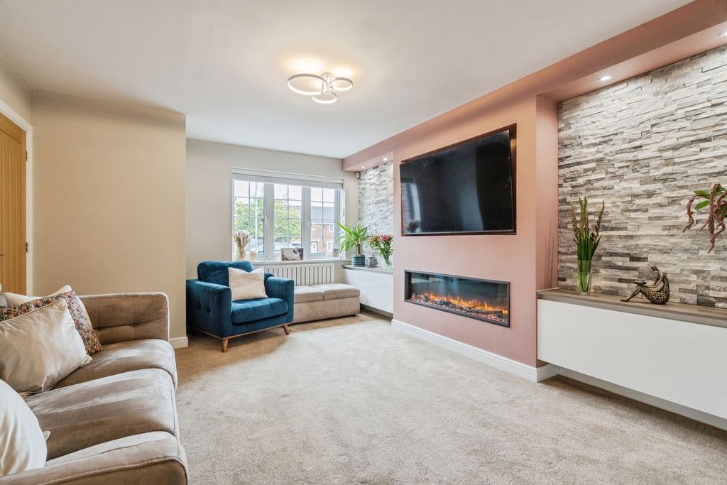 Property photo 2 of 17 Lounge