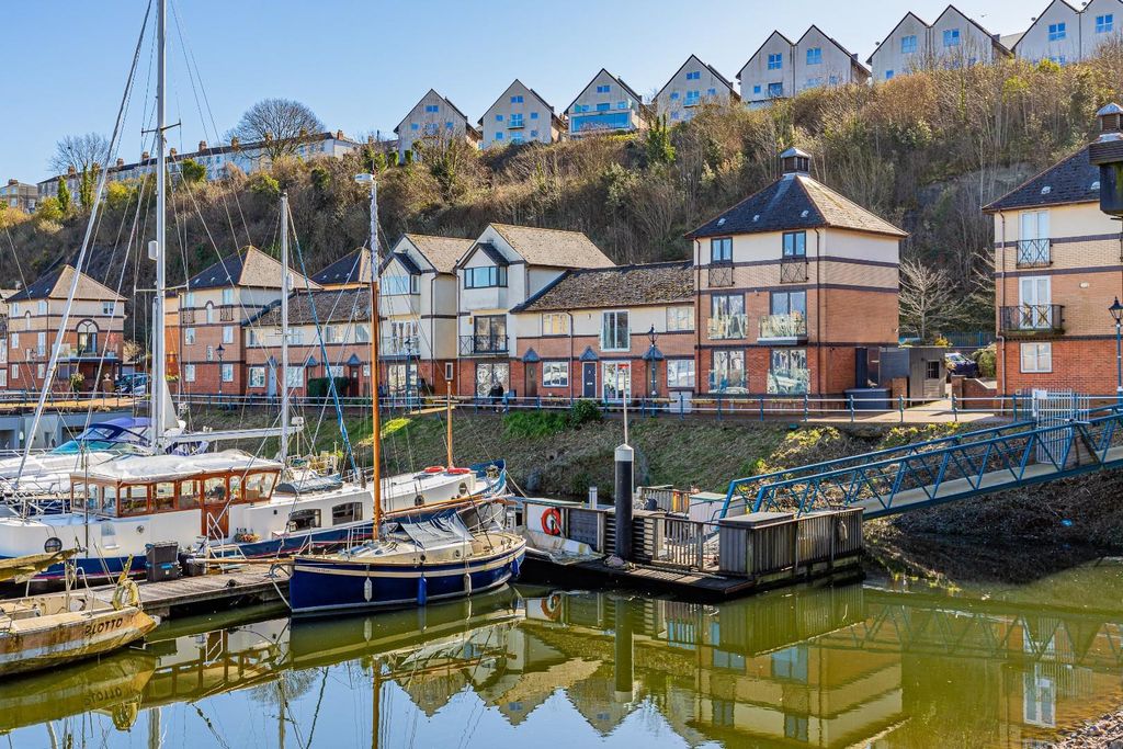 Property photo 1 of 18 Plas Glen Rosa Ext-1.Jpg