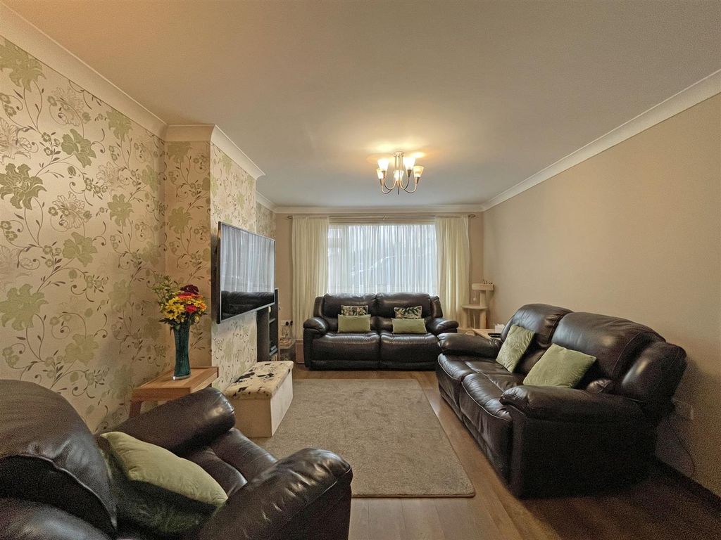 Property photo 2 of 16 Moreton Ave 27 - Lounge Front.Jpg