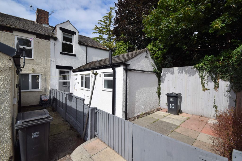 Property photo 1 of 10 2 Bedroom House For Rent