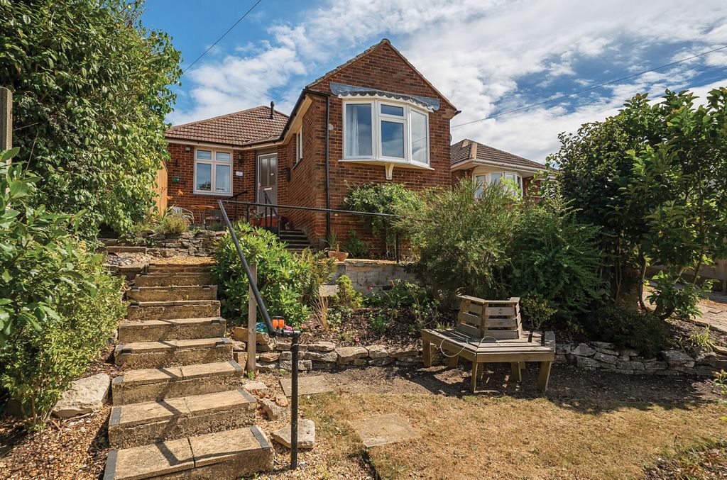 Property photo 1 of 10 1327904-31-6877Be...