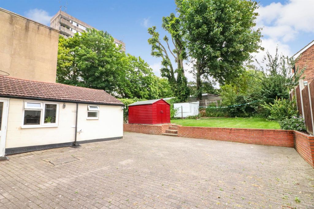 Property photo 3 of 9