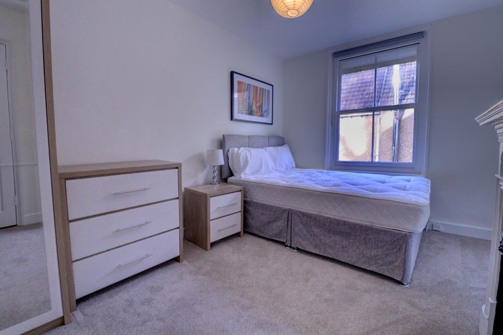 Property photo 2 of 6 Bed 3.Jpg