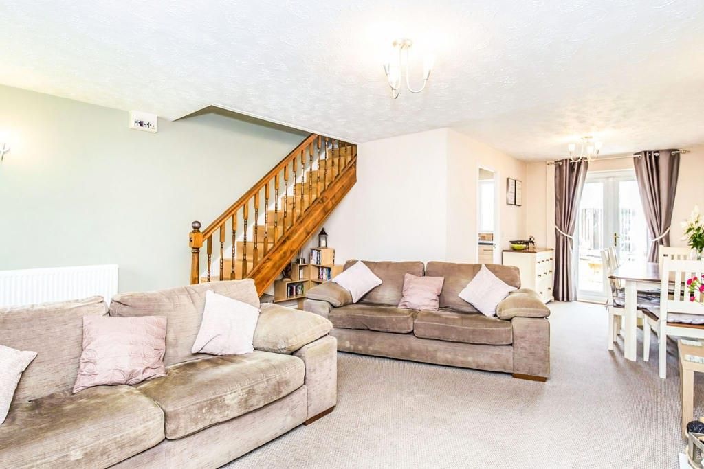 Property photo 2 of 11
