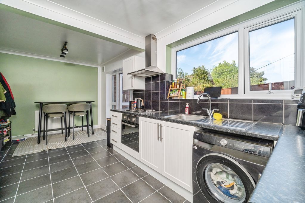 Property photo 2 of 12 Kitchen