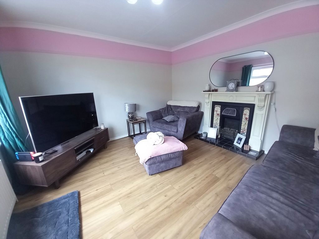 Property photo 2 of 11 Lounge