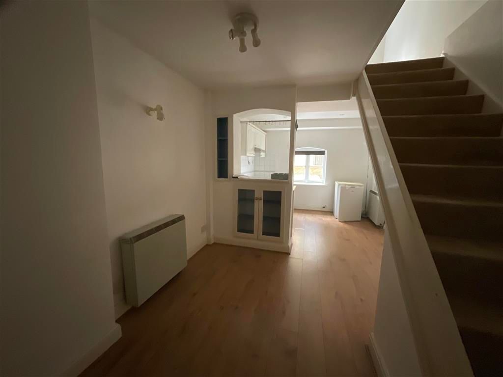 Property photo 2 of 6 Lounge 2