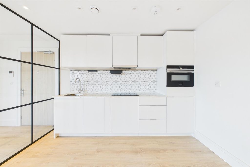 Property photo 3 of 9 Cam02700G0-Pr0281-Still003.Jpg