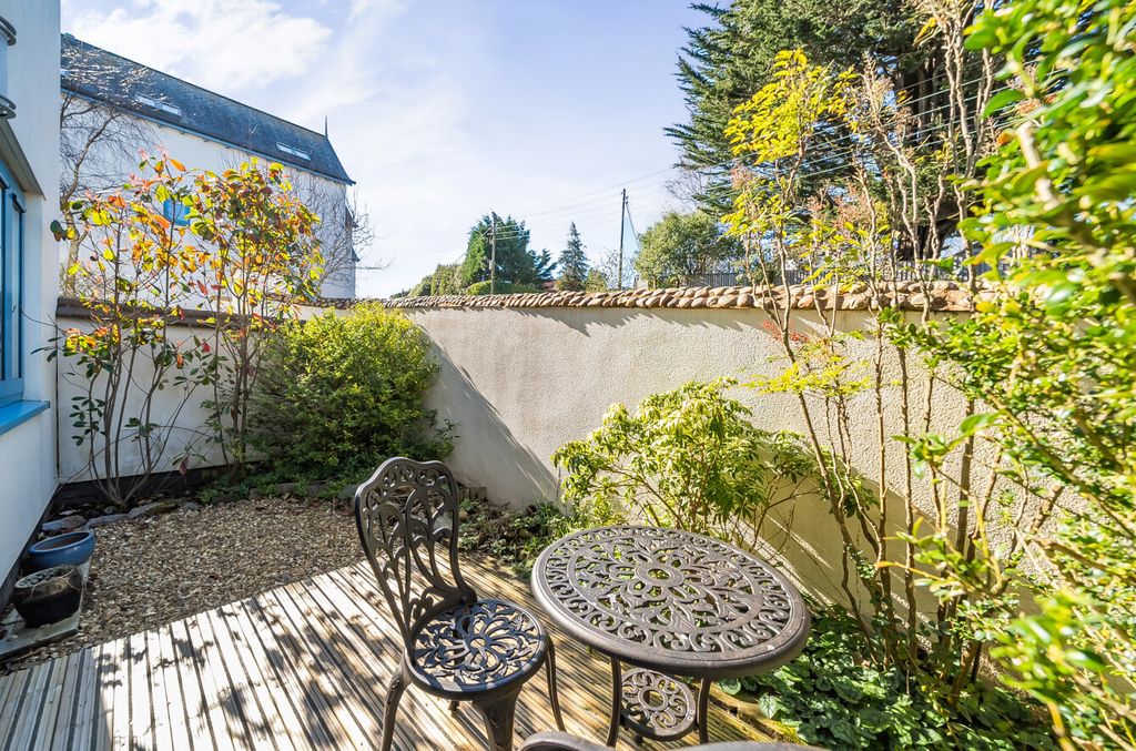 Property photo 2 of 16 Garden