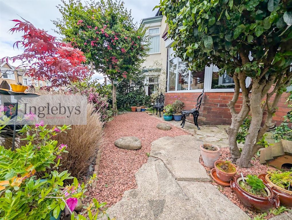 Property photo 2 of 47