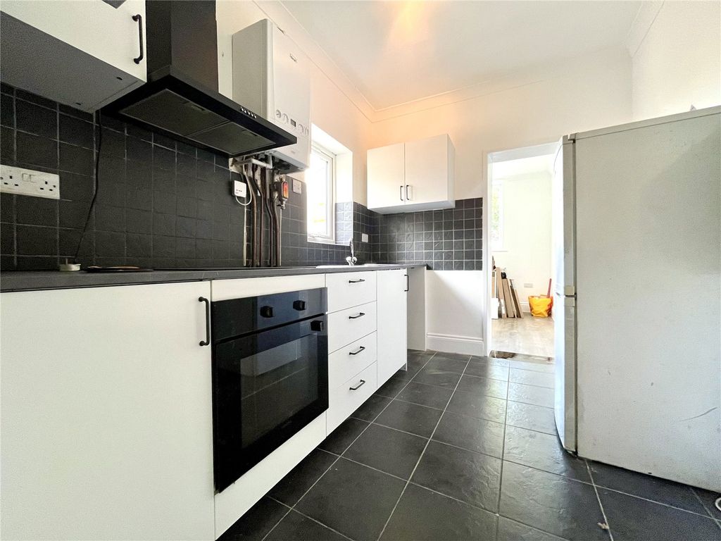 Property photo 3 of 6 Kitchen