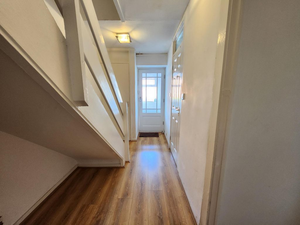 Property photo 2 of 32 Gallery