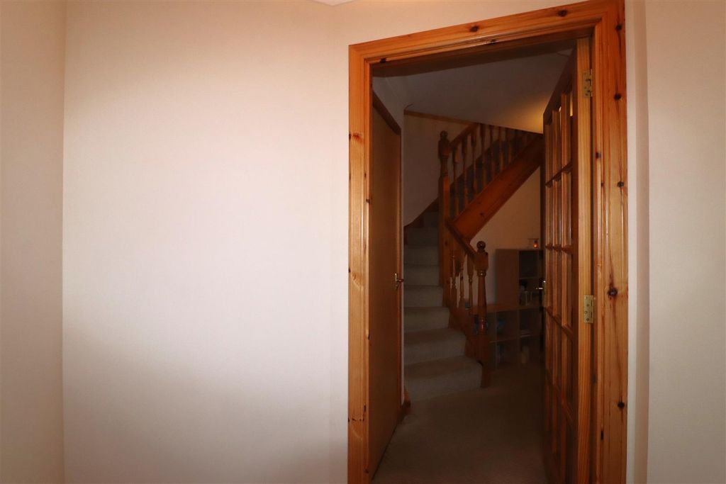 Property photo 3 of 47 Ent Hall (2).Jpg