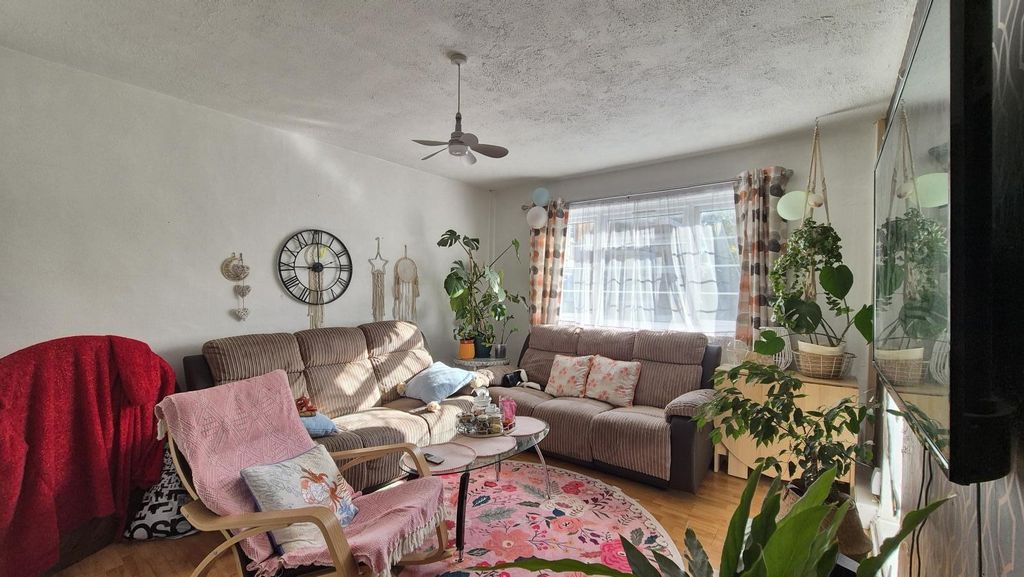 Property photo 2 of 8 Gallery