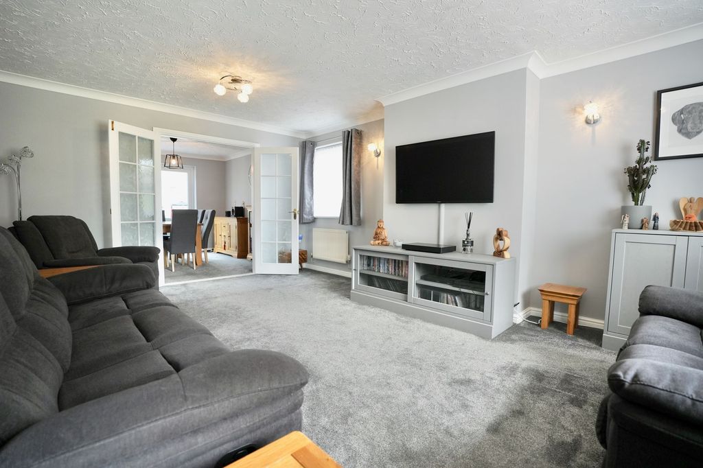 Property photo 2 of 31