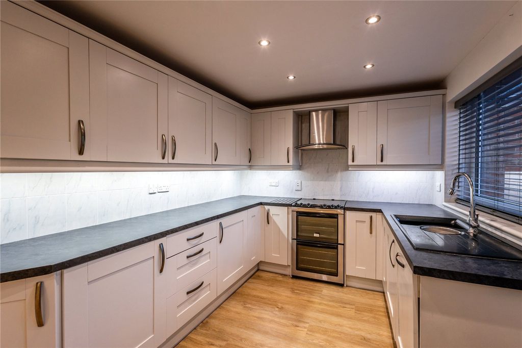 Property photo 2 of 37 Picture No. 42